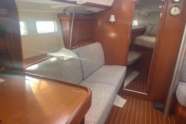 Plein Air Yacht Photos Pics 2006 Beneteau 423 yacht interior with wooden finish, cozy seating, and cabin view.