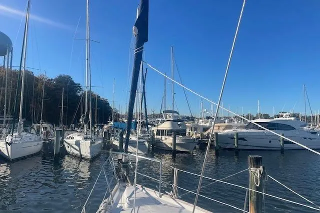 Plein Air Yacht Photos Pics Marina with various sailboats, including a 2006 Beneteau 423, under a clear blue sky.