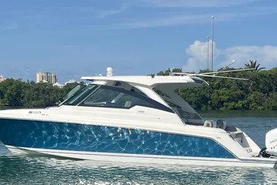 Tiara Yachts 34 LX
