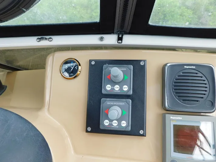 Justified Insanity II Yacht Photos Pics 2003 Carver 444 Cockpit Motor Yacht dashboard with controls and gauges.