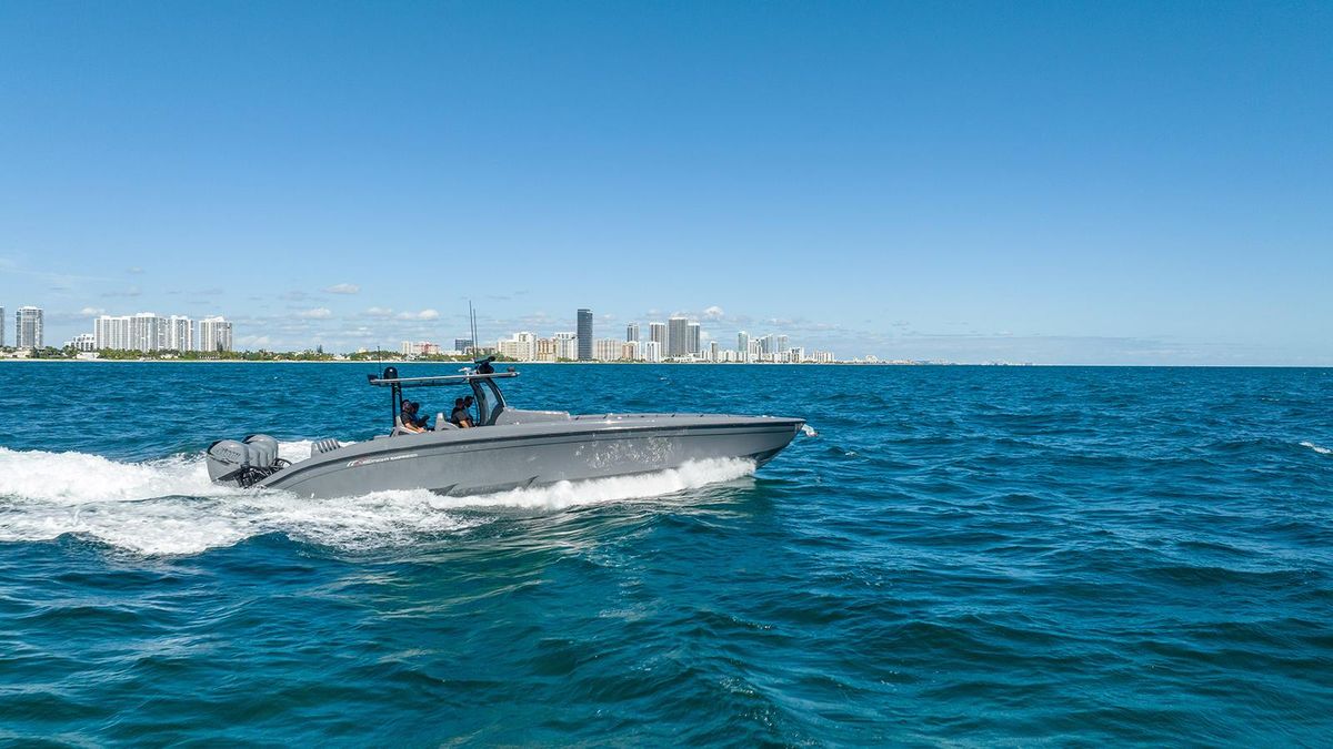 2019 Midnight Express 43 
