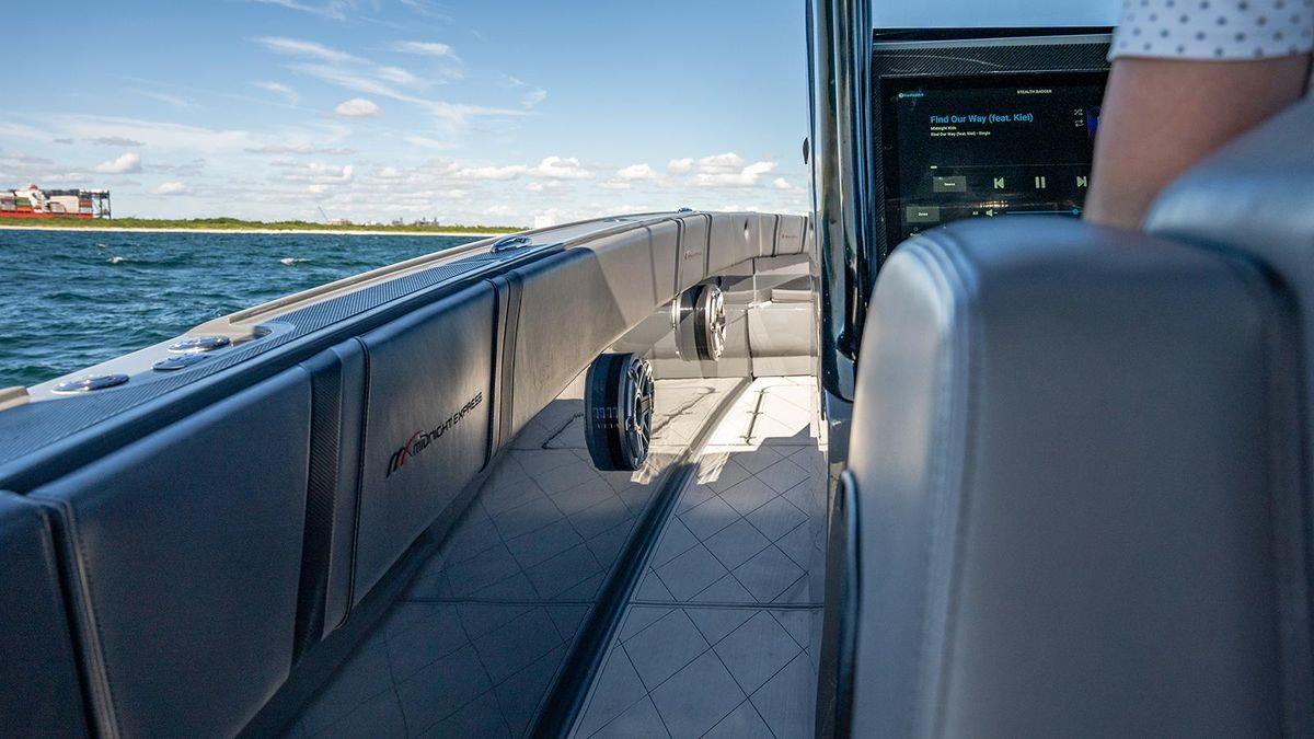 2019 Midnight Express 43 