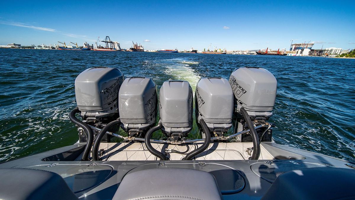 2019 Midnight Express 43 