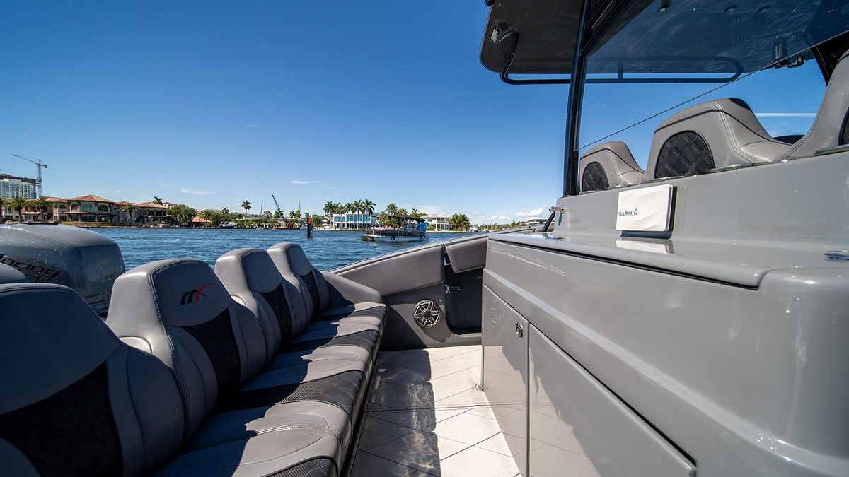 2019 Midnight Express 43 