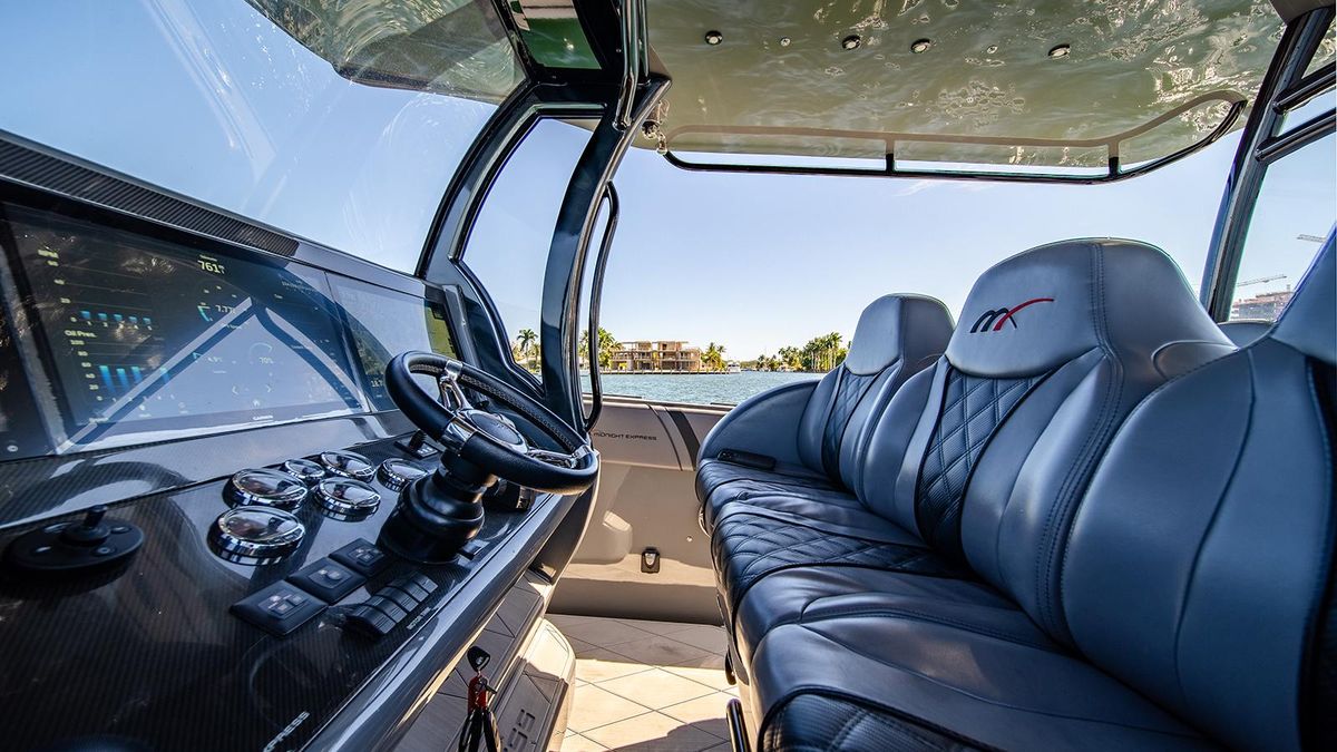 2019 Midnight Express 43 