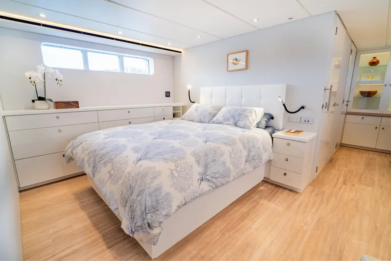 Mollymawk Yacht Photos Pics Circa Marine 24M