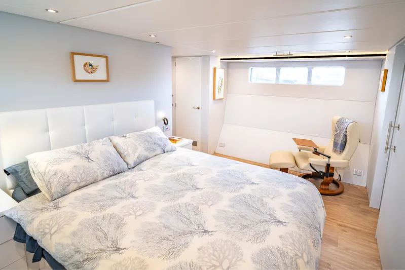 Mollymawk Yacht Photos Pics Circa Marine 24M