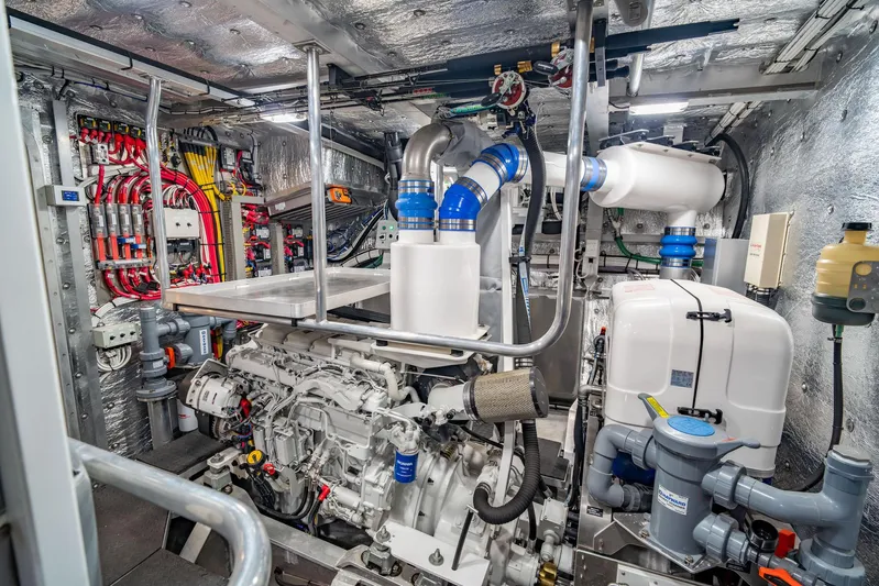 Mollymawk Yacht Photos Pics Circa Marine 24M