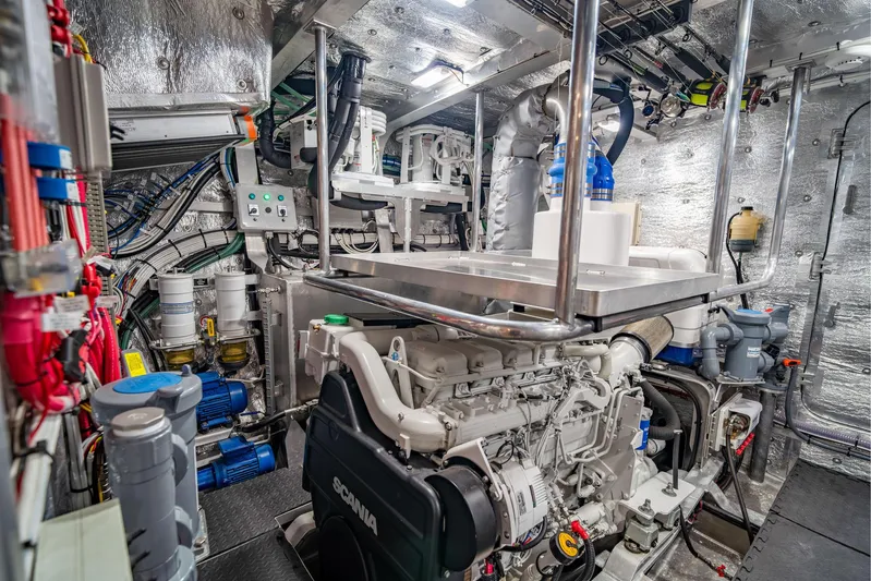 Mollymawk Yacht Photos Pics Circa Marine 24M