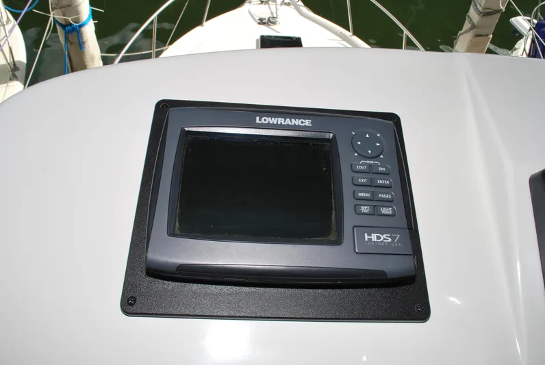  Yacht Photos Pics Lowrance HDS-7 marine display on 2005 Stamas 370 Express boat dashboard.