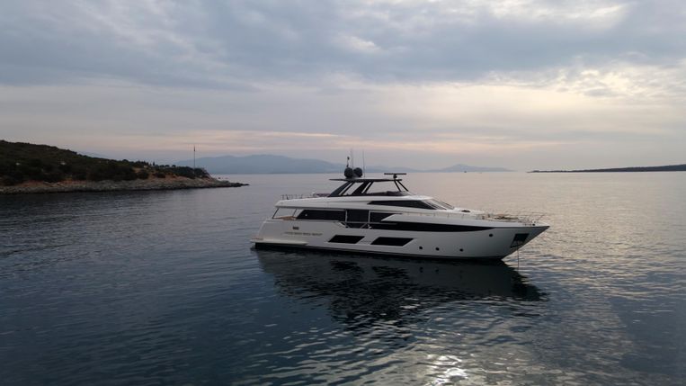 2021-93-6-ferretti-yachts-920