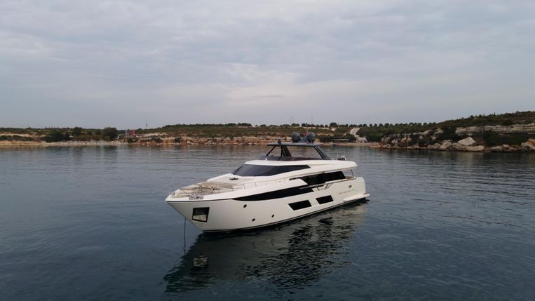 2021-93-6-ferretti-yachts-920