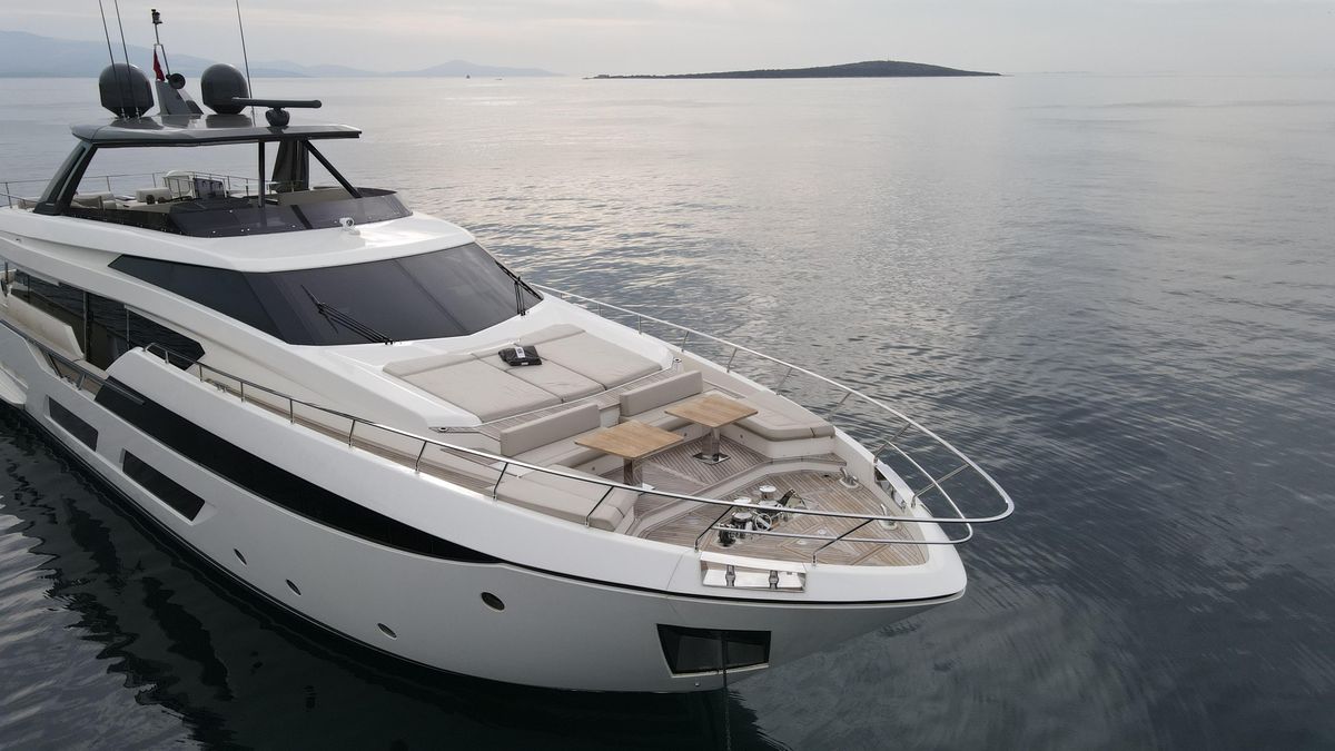 2021 Ferretti Yachts 93 