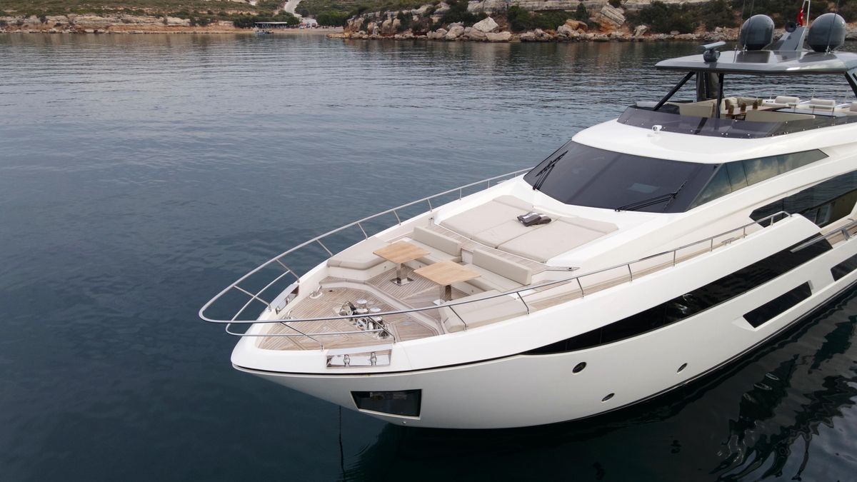 2021 Ferretti Yachts 93 