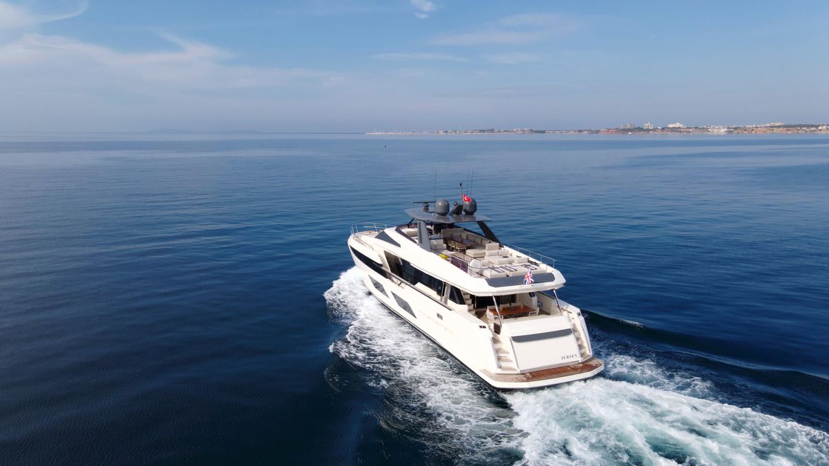 2021 Ferretti Yachts 93 