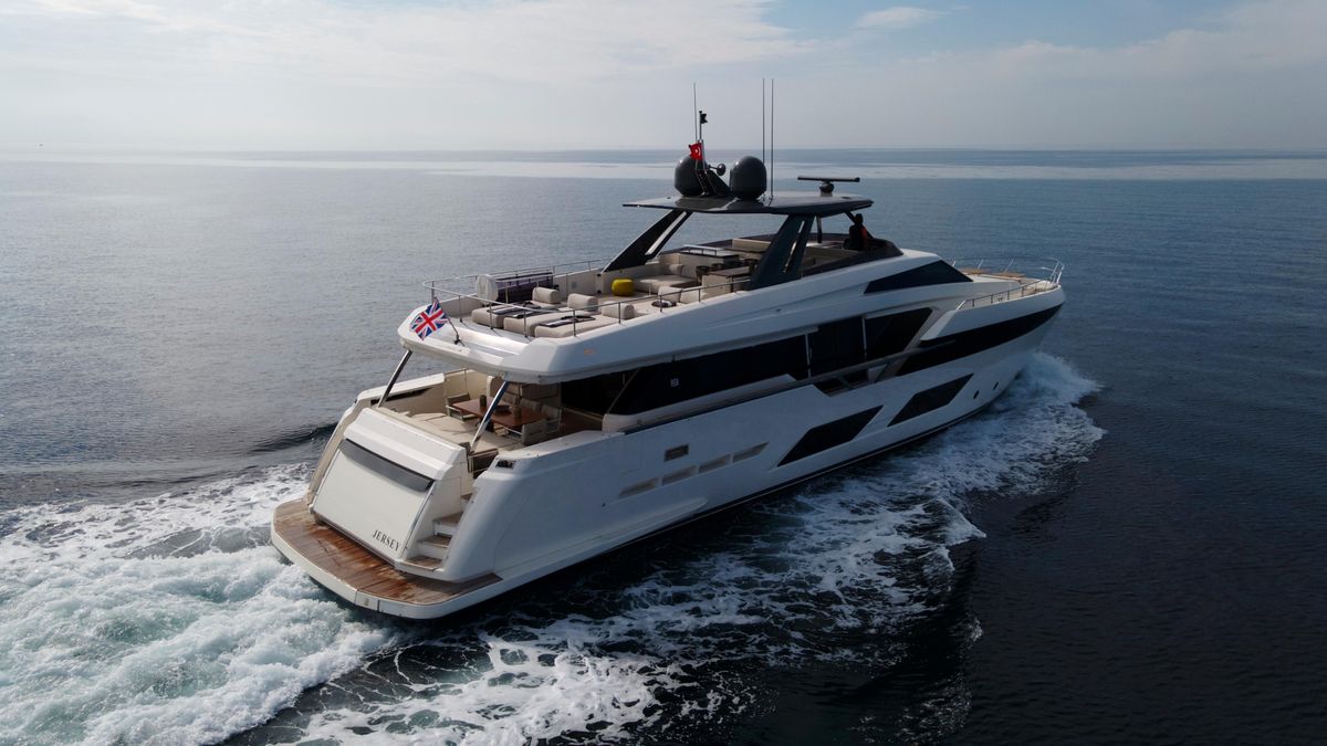2021 Ferretti Yachts 93 