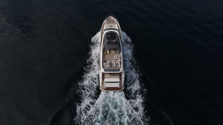 2021-93-6-ferretti-yachts-920