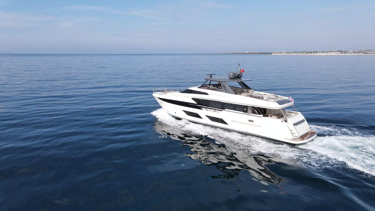 2021 Ferretti Yachts 93 