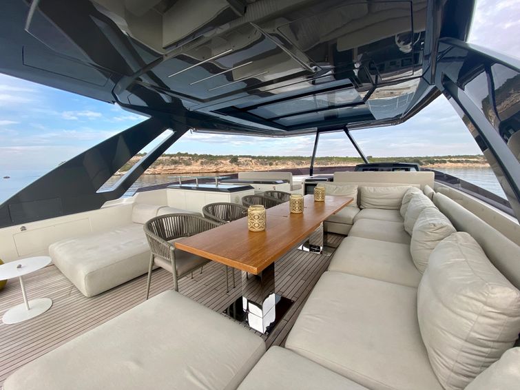 2021-93-6-ferretti-yachts-920