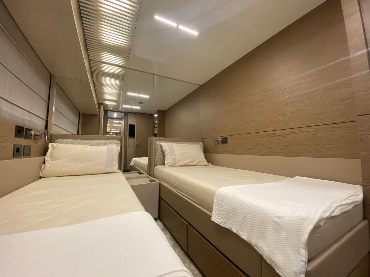 2021 Ferretti Yachts 93 