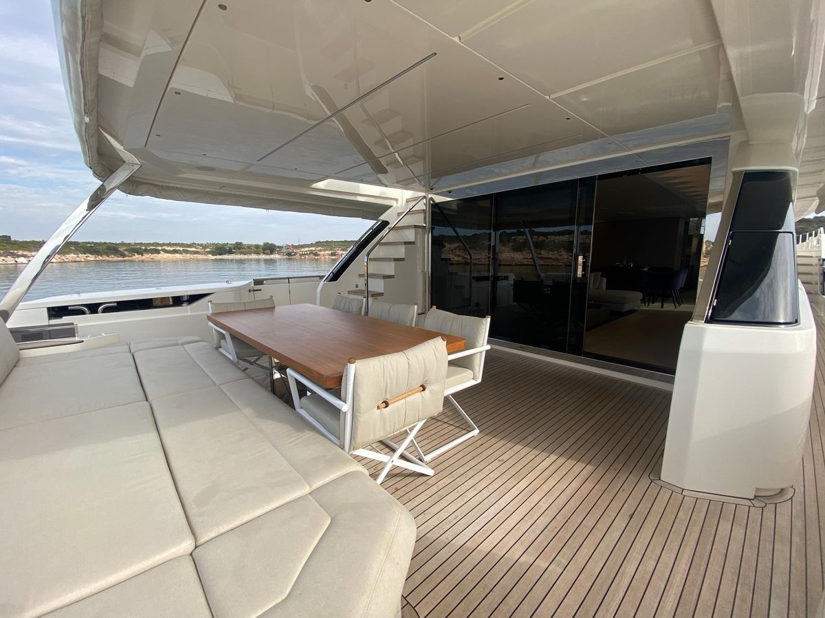 2021 Ferretti Yachts 93 