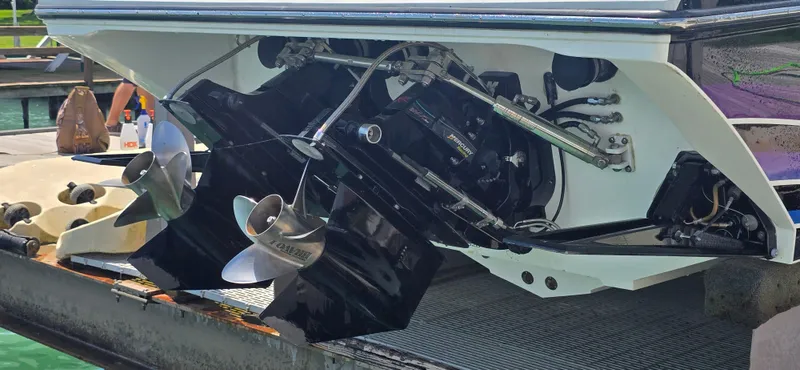  Yacht Photos Pics 2007 Fountain 42 Executioner boat with dual propellers at dockside.