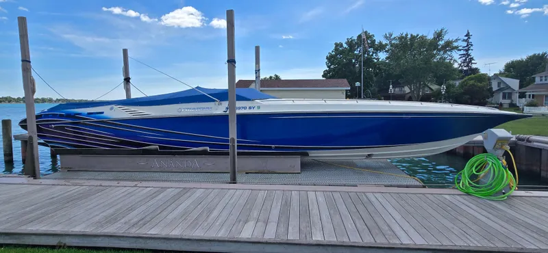  Yacht Photos Pics 2007 Fountain 42 Executioner speedboat docked, featuring sleek blue and white design.