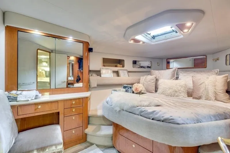  Yacht Photos Pics 1998 SEA RAY 550 SEDAN BRIDGE - Image 13