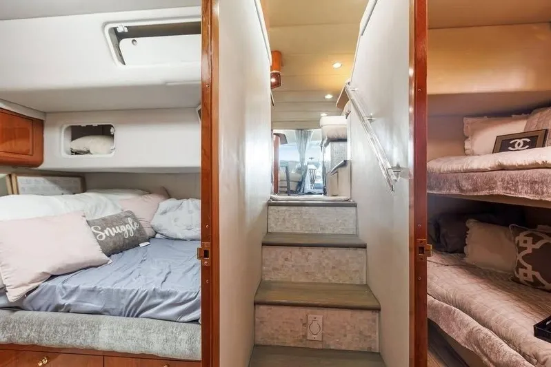  Yacht Photos Pics 1998 SEA RAY 550 SEDAN BRIDGE - Image 19