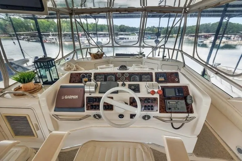  Yacht Photos Pics 1998 Sea Ray 550 Sedan Bridge - Image 2