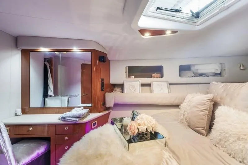  Yacht Photos Pics 1998 SEA RAY 550 SEDAN BRIDGE - Image 14