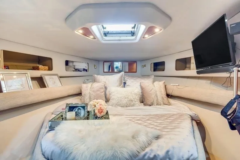  Yacht Photos Pics 1998 SEA RAY 550 SEDAN BRIDGE - Image 12