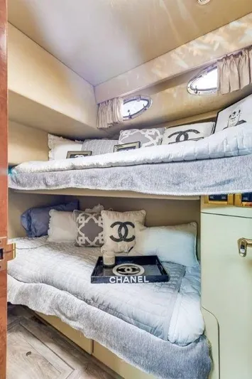  Yacht Photos Pics 1998 SEA RAY 550 SEDAN BRIDGE - Image 20