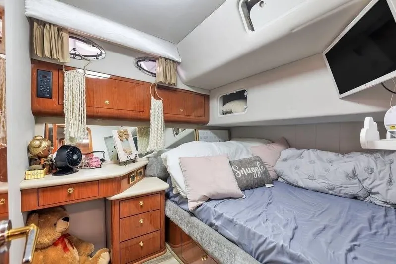  Yacht Photos Pics 1998 SEA RAY 550 SEDAN BRIDGE - Image 18