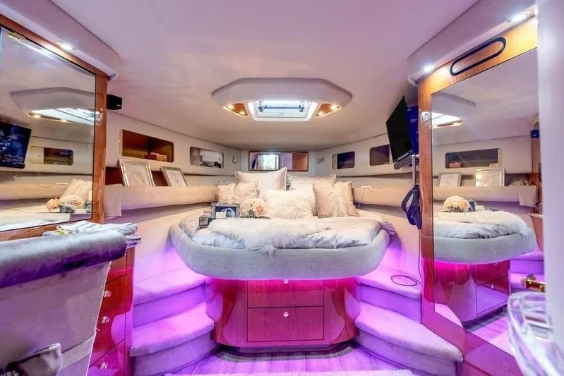  Yacht Photos Pics 1998 SEA RAY 550 SEDAN BRIDGE - Image 11