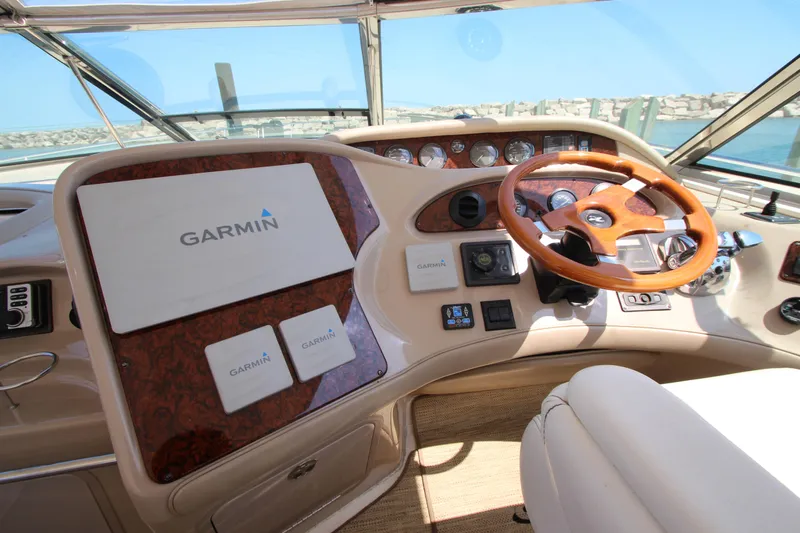  Yacht Photos Pics 2003 Sea Ray 550 Sundancer helm with Garmin navigation system and wooden steering wheel.