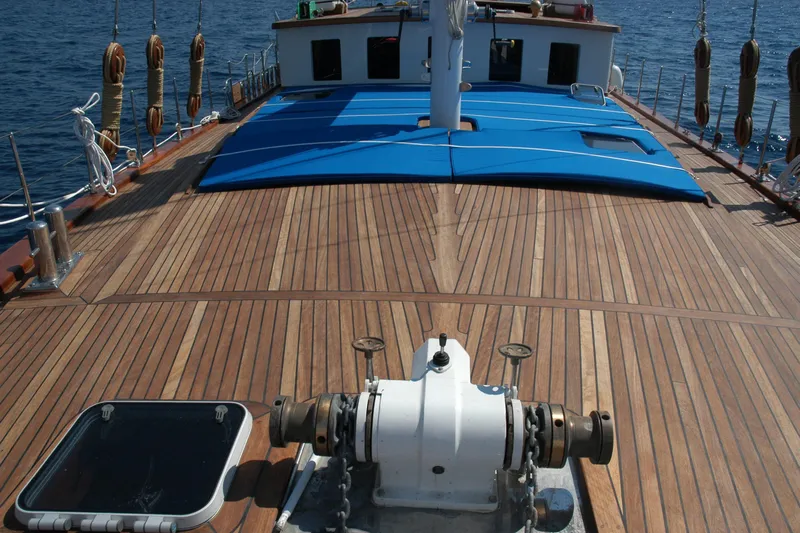 Arinna Yacht Photos Pics Deck of 2006 Aegean Yacht AEGEAN SAILOR 22.50 with wooden finish and blue covers.