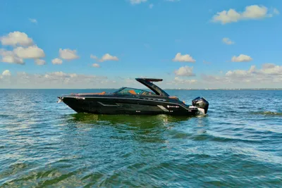 Cruisers Yachts 338 South Beach Edition Bow Rider