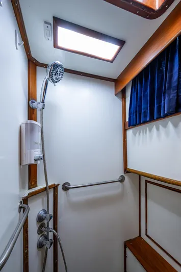 Grande Jete Yacht Photos Pics 