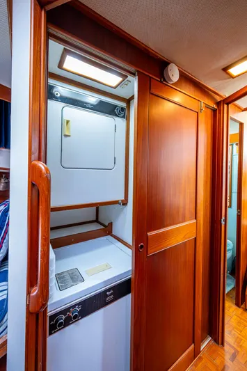 Grande Jete Yacht Photos Pics 