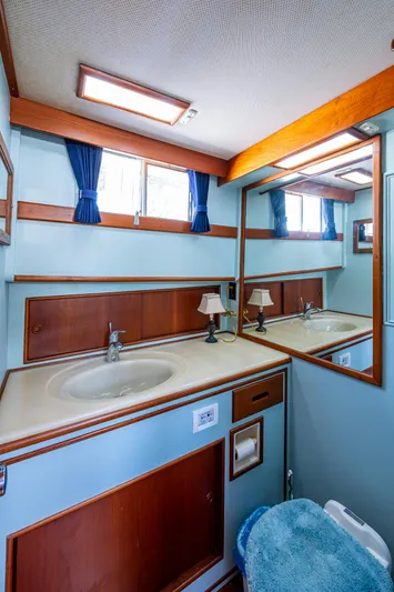 Grande Jete Yacht Photos Pics 