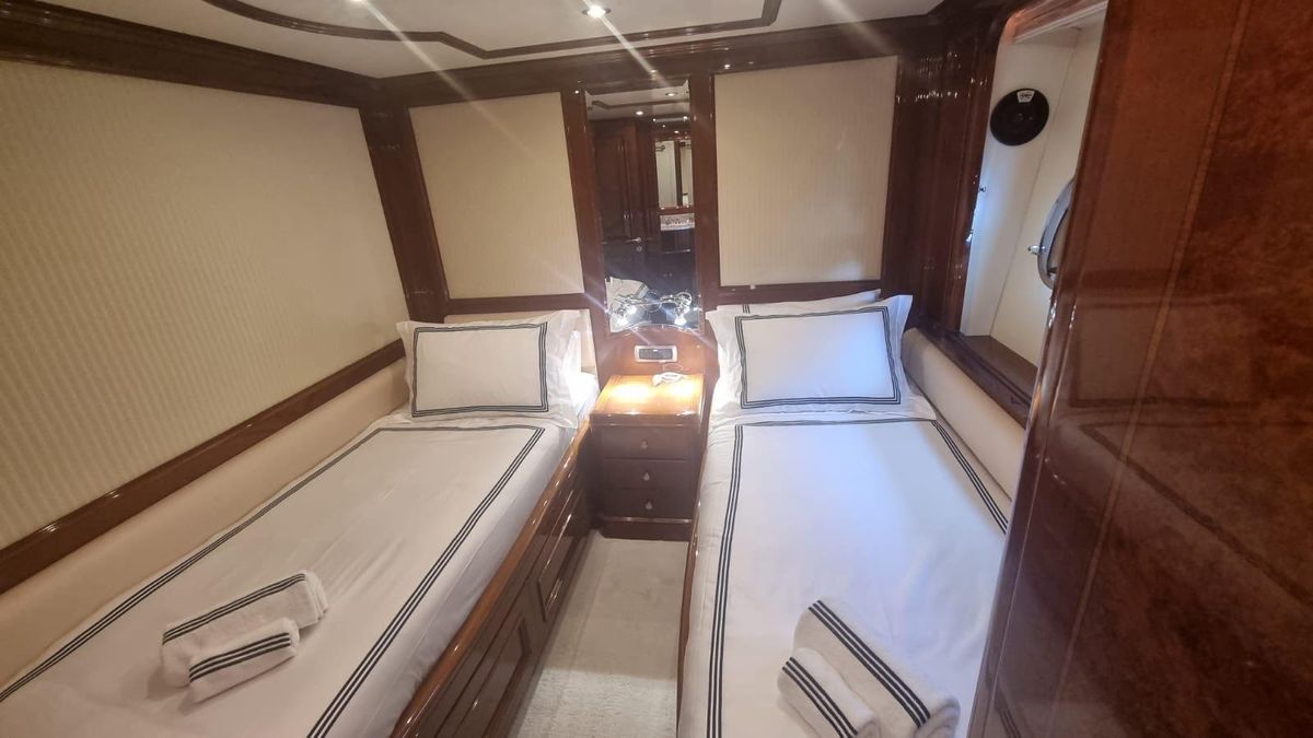 2000 Benetti 118 