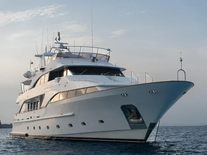 Frienship Yacht Photos Pics 