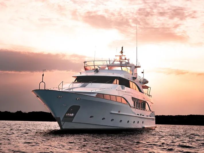 Frienship Yacht Photos Pics 