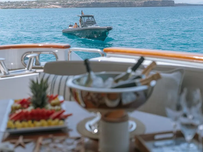 Frienship Yacht Photos Pics 