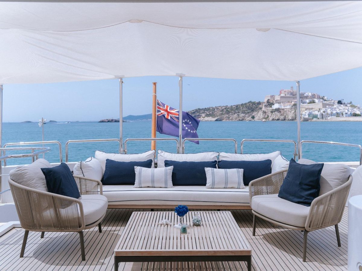 2000 Benetti 118 