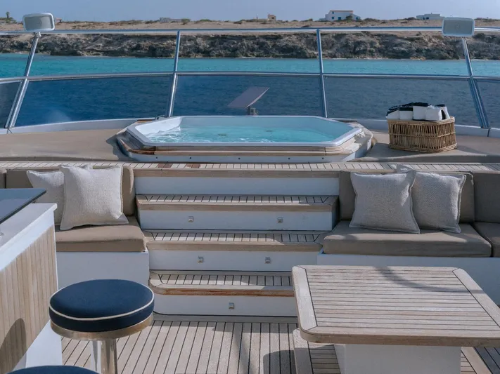 Frienship Yacht Photos Pics 