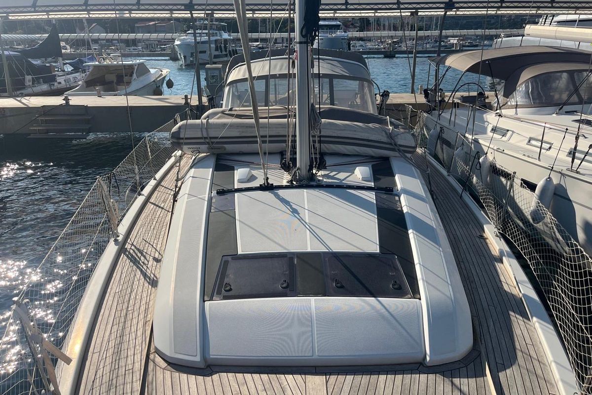 2022 Beneteau 44 