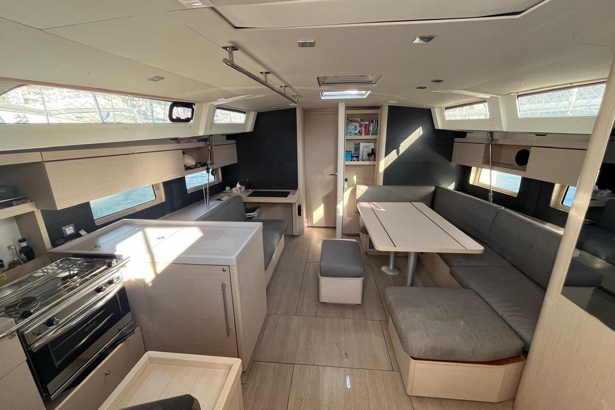 2022 Beneteau 44 