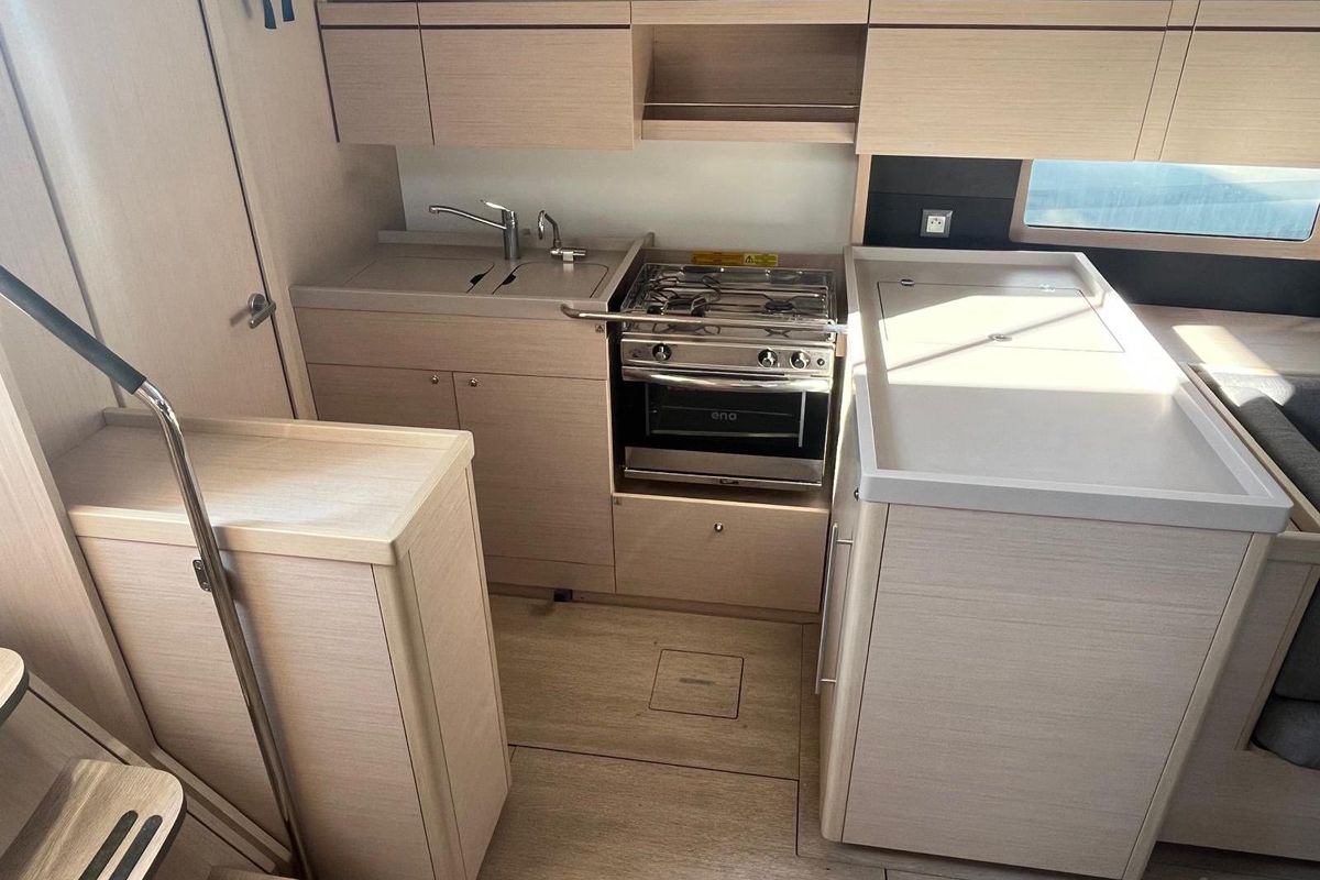 2022 Beneteau 44 